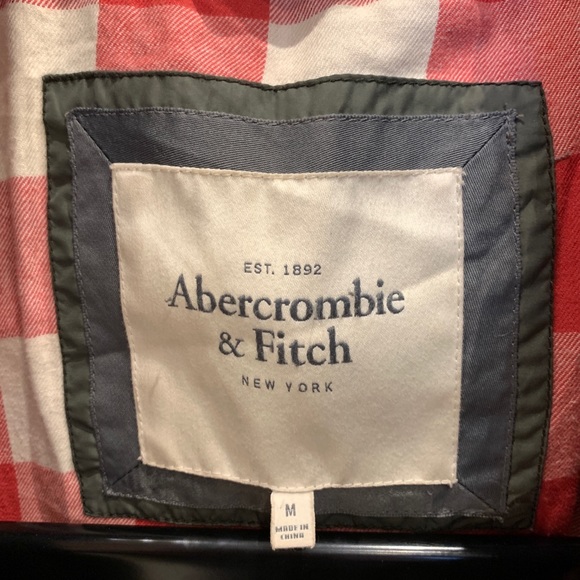 I’m excellent condition. Down filled and so warm. Army green colour. - Picture 3 of 3